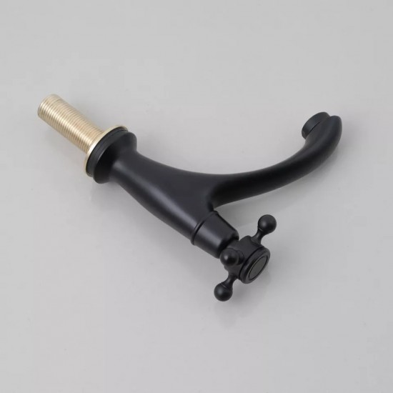 Boven aanzicht zwarte koud water kraan