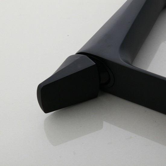 Elegante zwarte badkamerkraan