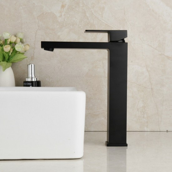 Moderne zwarte kraan 0