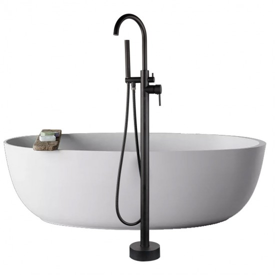 zwart afgewerkte vrijstaande kraan