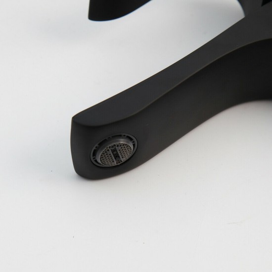 Perlator zwarte gedraaide kraan