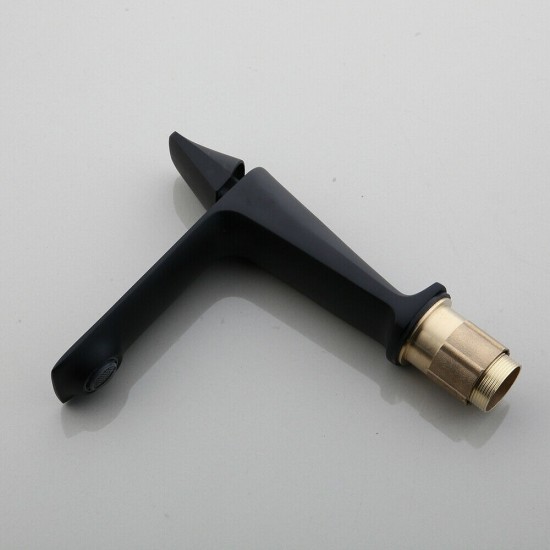 Zij aanzicht van de zwarte mengkraan