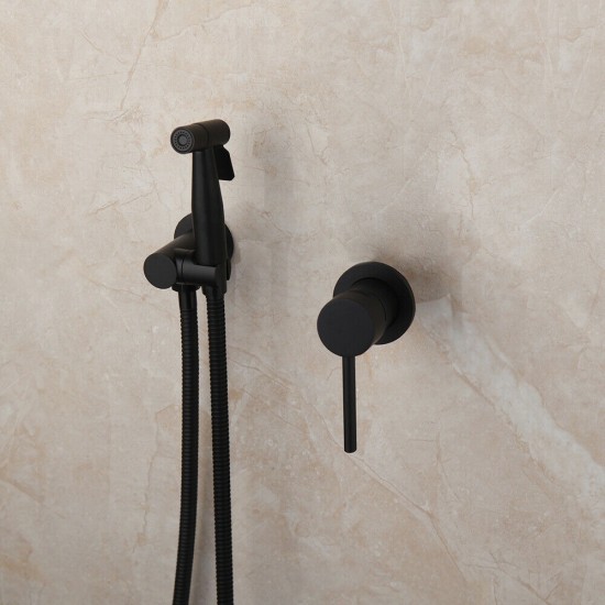 Zwarte bidetkraan voor muurbevestiging