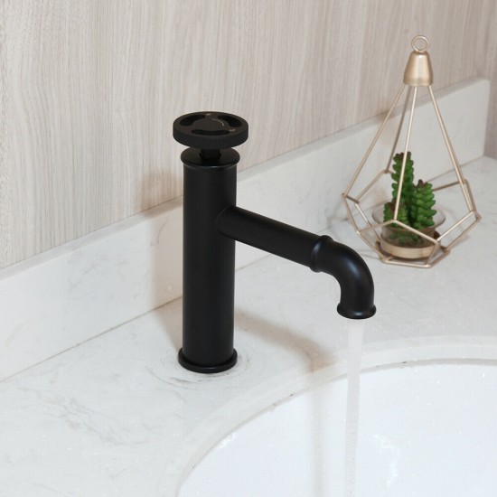 Zwarte industriele mengkraan