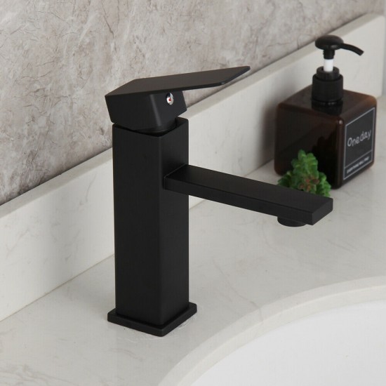 Zwarte kraan voor badkamer