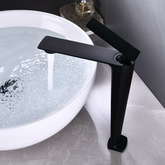 Zwarte moderne mengkraan