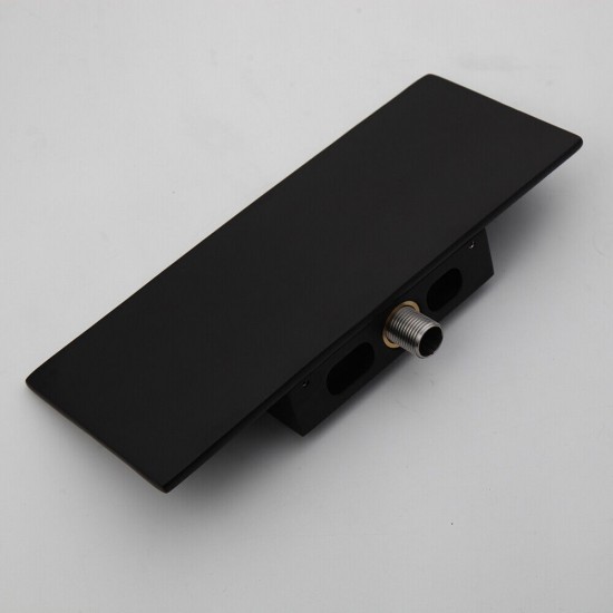 Zwarte uitloop badkraan met plateau